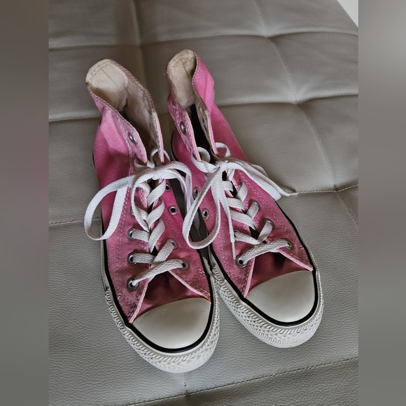 Converse Woman's Pink Canvas High-Tops - Picture 4 of 8